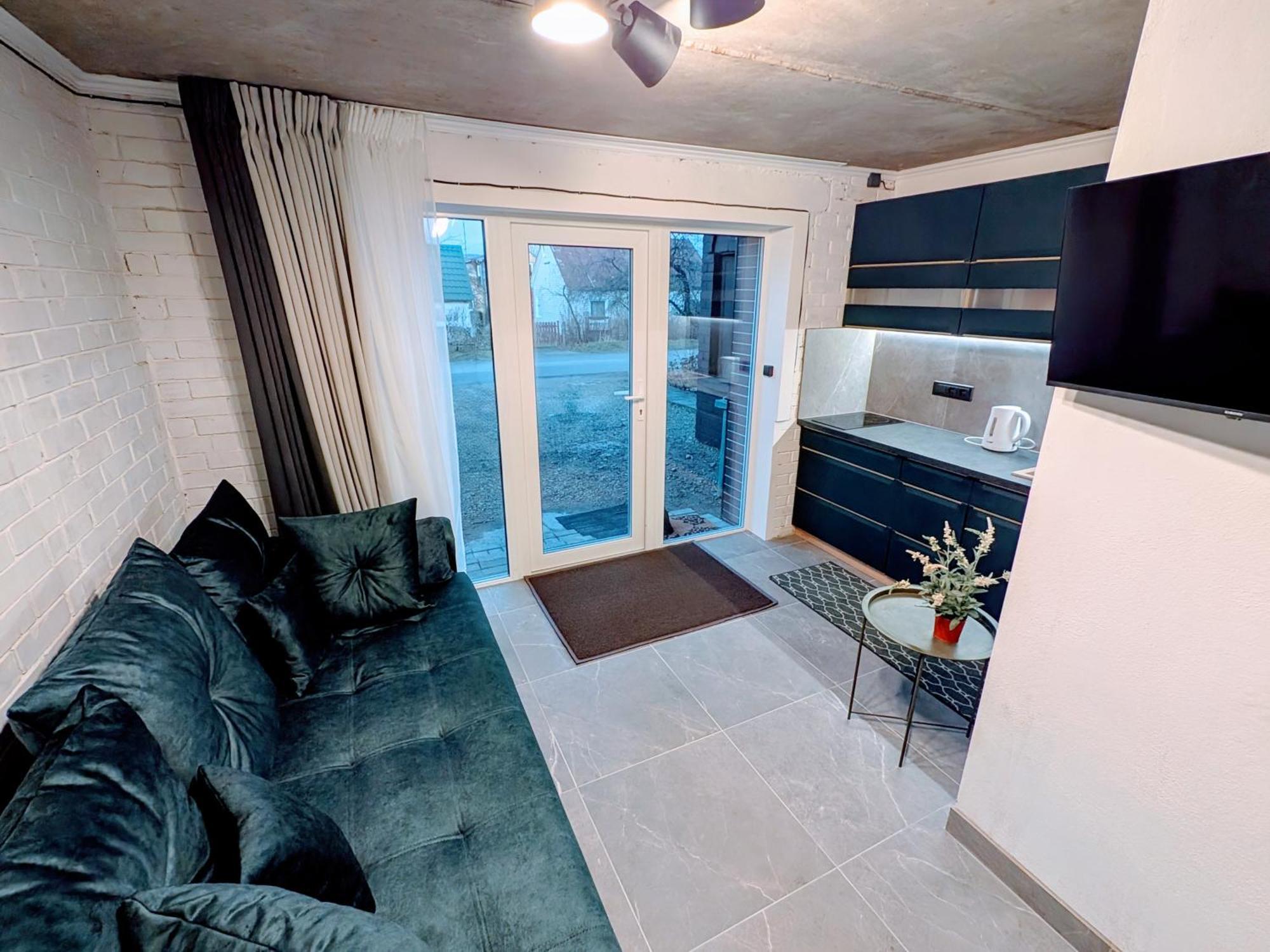 Apartamentai Birzuose, Cozy Garage Dzīvoklis